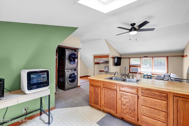 800 Candlelight Ln, Louisville, KY 40214