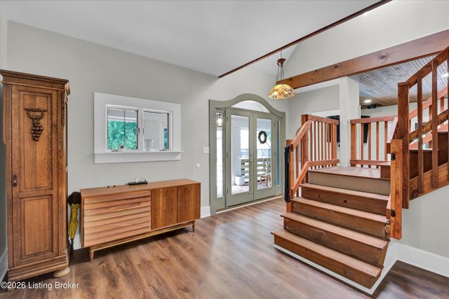 800 Candlelight Ln, Louisville, KY 40214