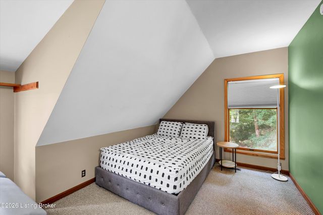 800 Candlelight Ln, Louisville, KY 40214