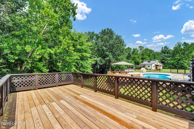 800 Candlelight Ln, Louisville, KY 40214