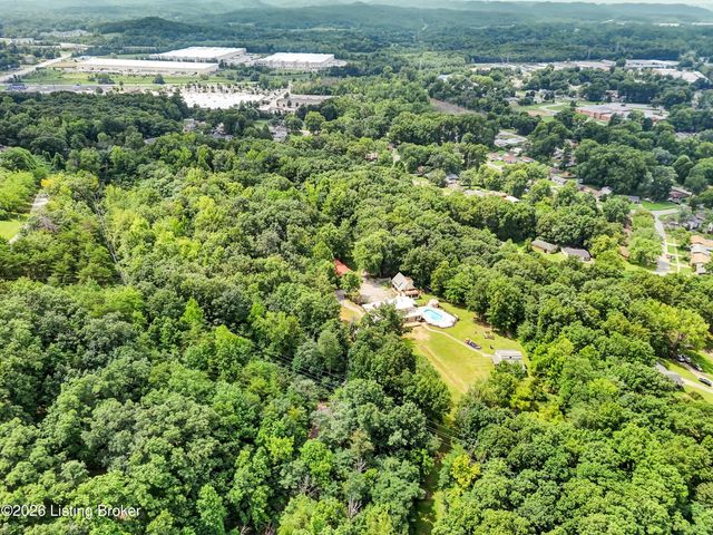 800 Candlelight Ln, Louisville, KY 40214