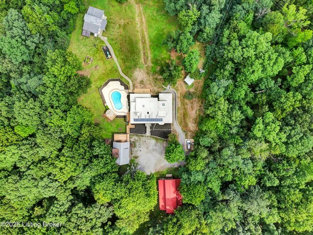 800 Candlelight Ln, Louisville, KY 40214