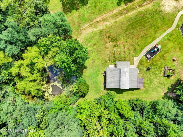 800 Candlelight Ln, Louisville, KY 40214