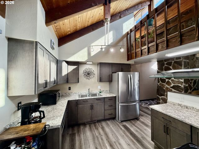 2580 FIR St, North Bend, OR 97459