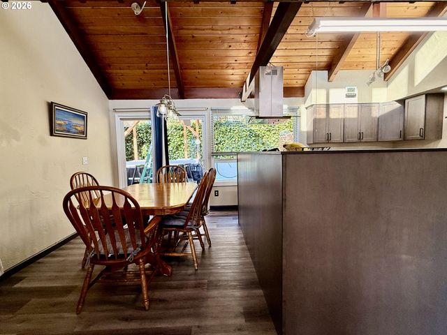 2580 FIR St, North Bend, OR 97459