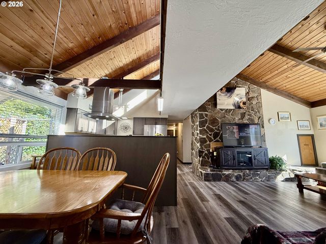 2580 FIR St, North Bend, OR 97459