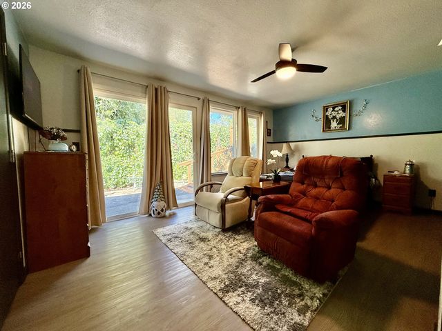 2580 FIR St, North Bend, OR 97459