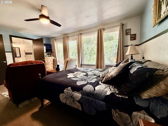 2580 FIR St, North Bend, OR 97459