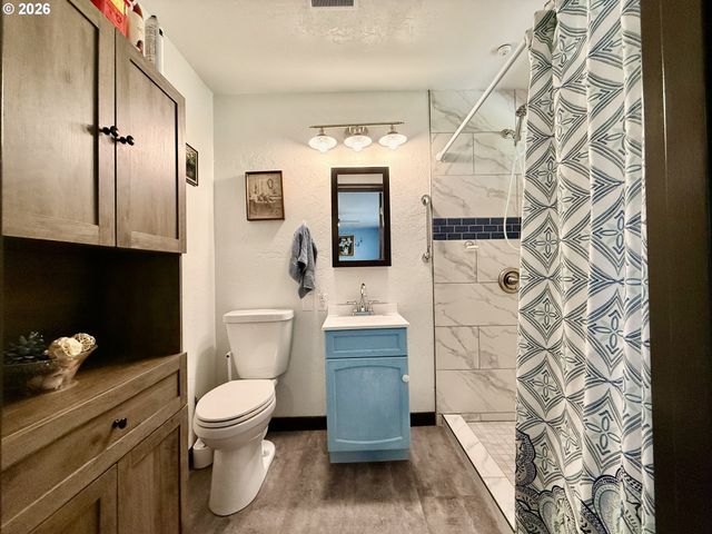 2580 FIR St, North Bend, OR 97459