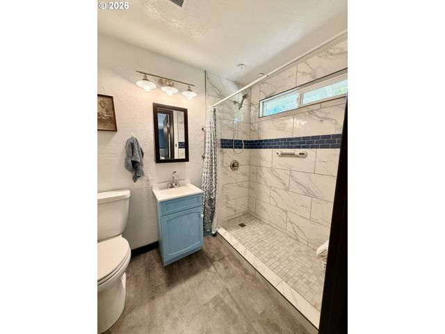 2580 FIR St, North Bend, OR 97459