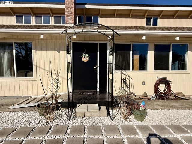 2580 FIR St, North Bend, OR 97459