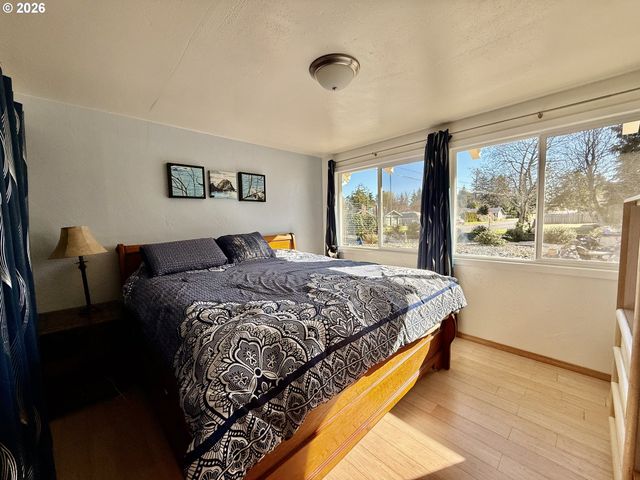 2580 FIR St, North Bend, OR 97459