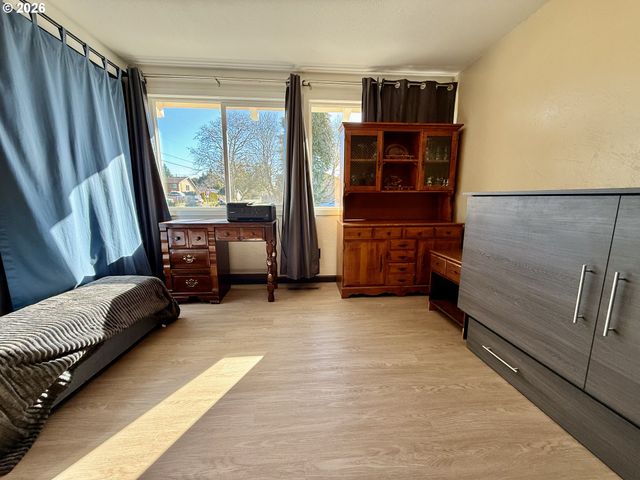 2580 FIR St, North Bend, OR 97459