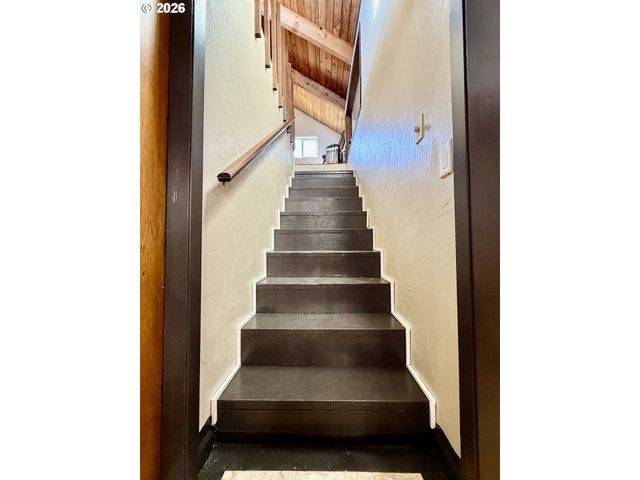 2580 FIR St, North Bend, OR 97459