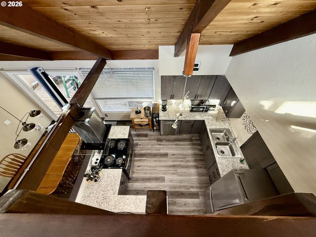 2580 FIR St, North Bend, OR 97459