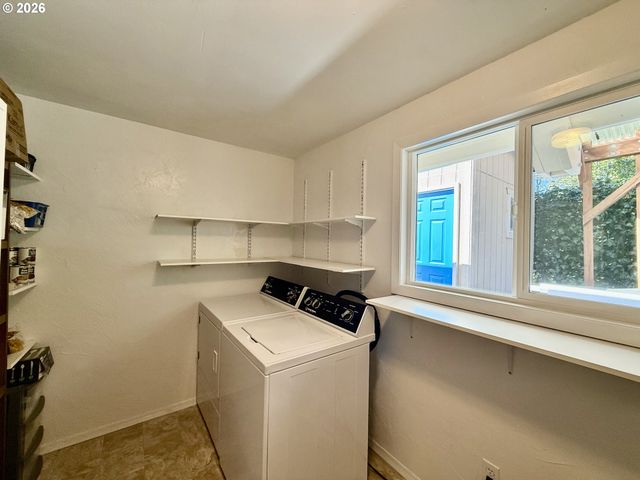 2580 FIR St, North Bend, OR 97459