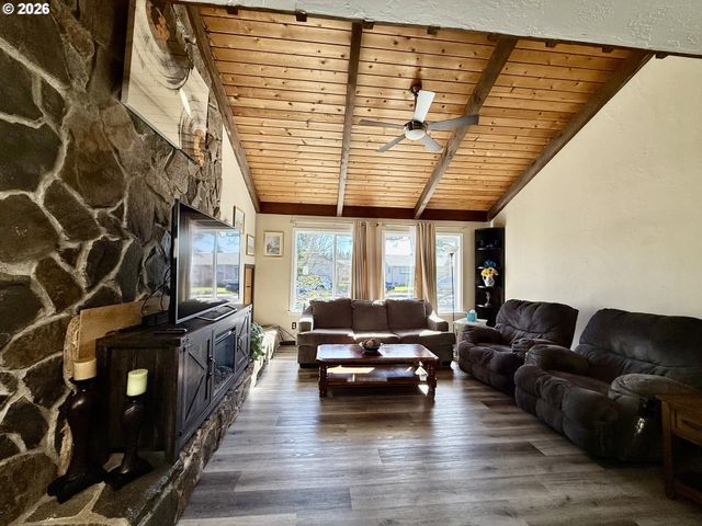 2580 FIR St, North Bend, OR 97459