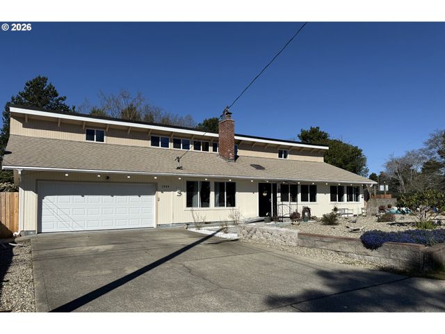 2580 FIR St, North Bend, OR 97459