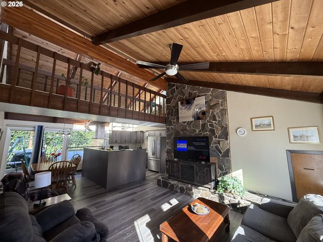 2580 FIR St, North Bend, OR 97459