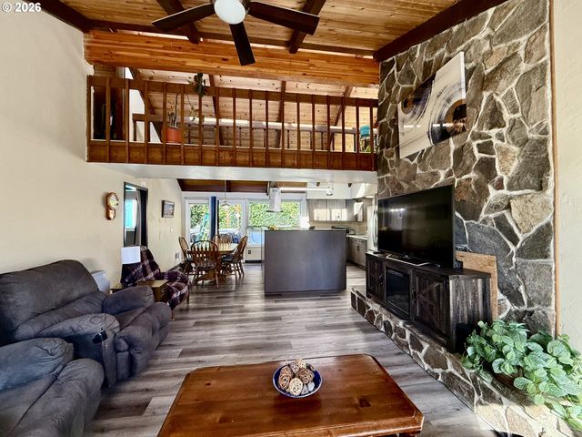 2580 FIR St, North Bend, OR 97459