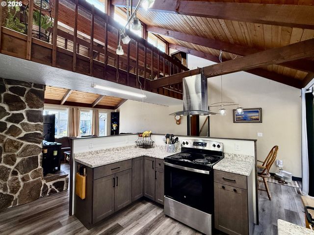 2580 FIR St, North Bend, OR 97459