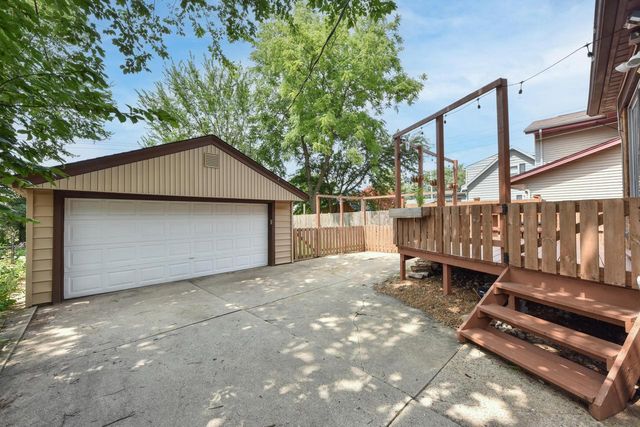 3229 S 56th STREET, Milwaukee, WI 53219