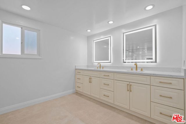 4159 Regal Oak Drive, Encino, CA 91436
