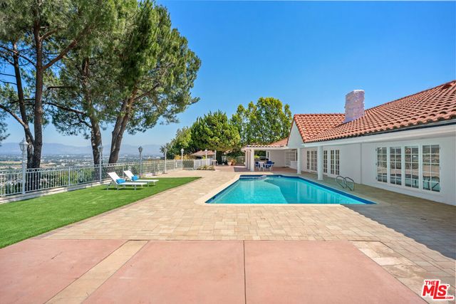 4159 Regal Oak Drive, Encino, CA 91436