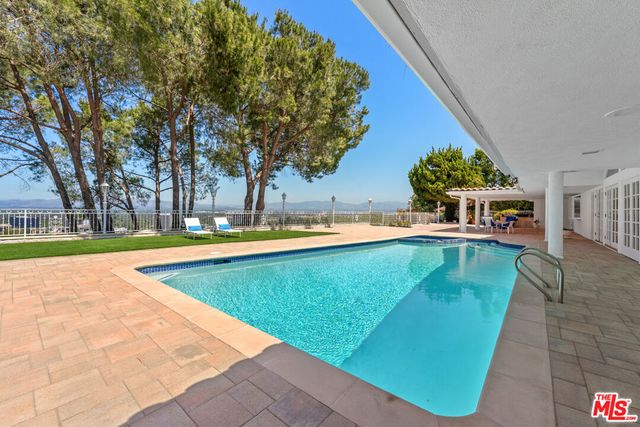 4159 Regal Oak Drive, Encino, CA 91436