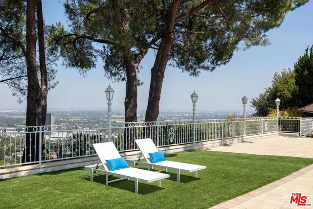 4159 Regal Oak Drive, Encino, CA 91436