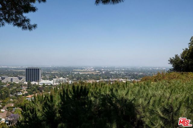 4159 Regal Oak Drive, Encino, CA 91436