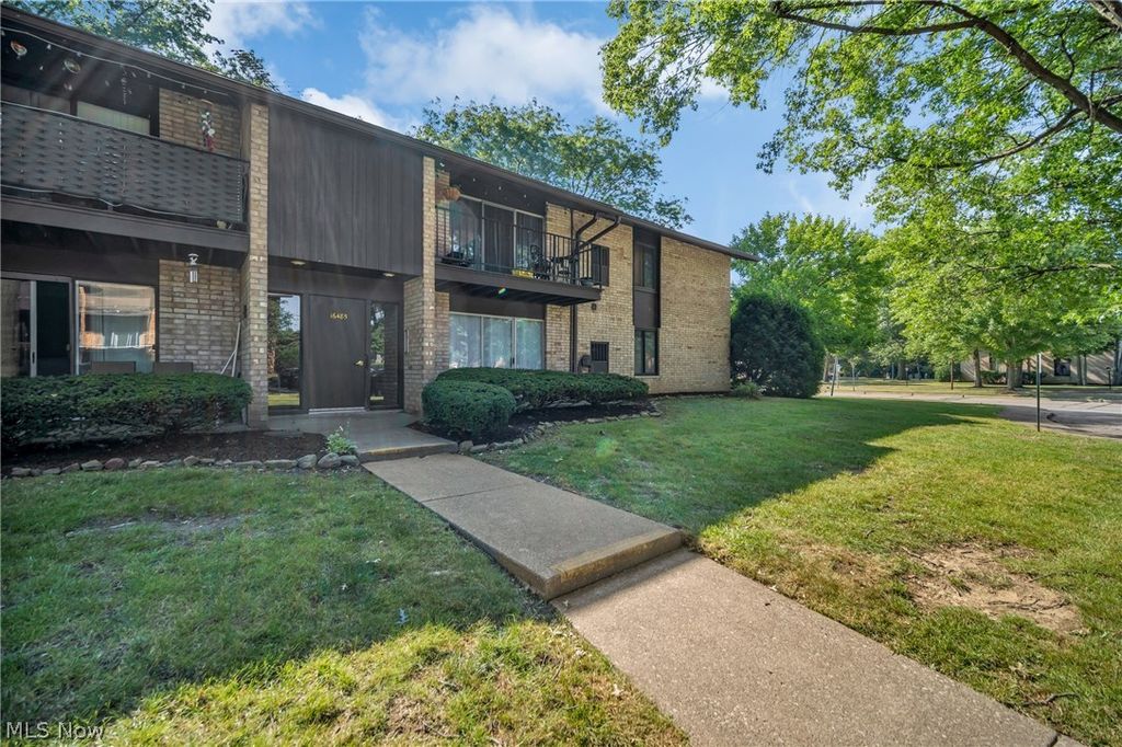 16485 Heather Lane 101, Middleburg Heights, OH 44130