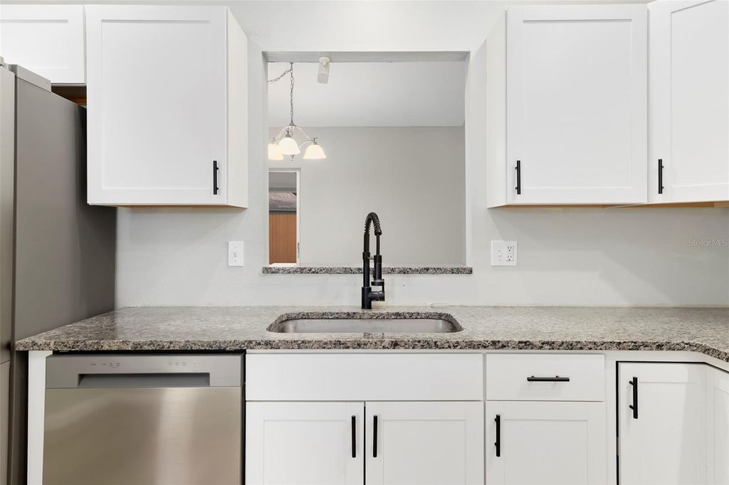 Image 18 of property listing at 3905 SANDPOINTE DRIVE, Bradenton, FL 34205