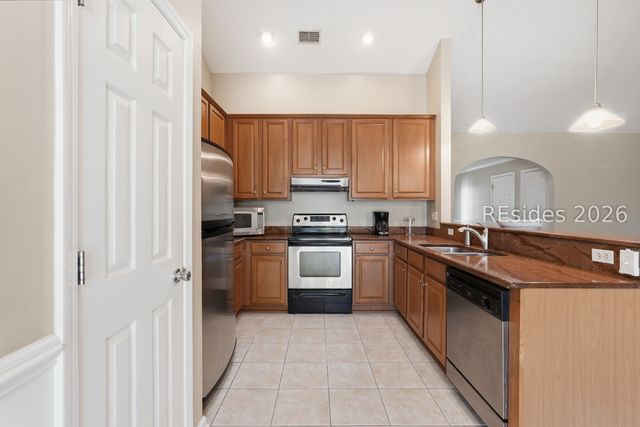 201 Cotton Field Ln E, Bluffton, SC 29910
