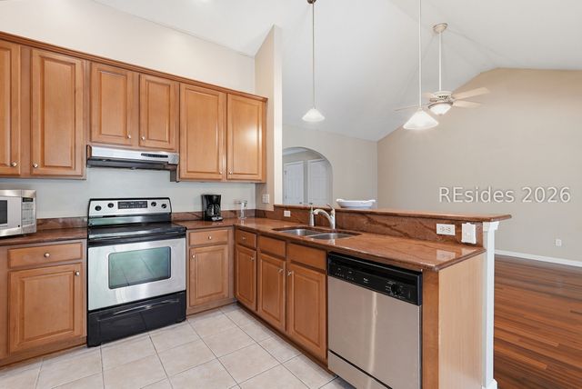 201 Cotton Field Ln E, Bluffton, SC 29910