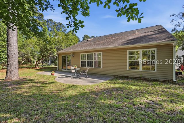 201 Cotton Field Ln E, Bluffton, SC 29910