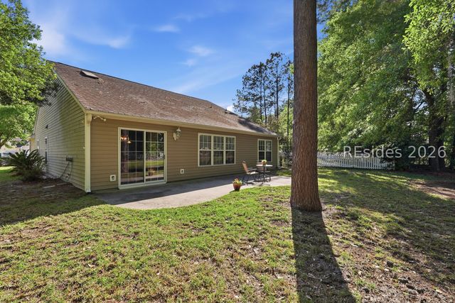 201 Cotton Field Ln E, Bluffton, SC 29910