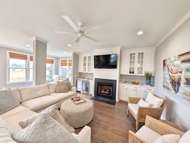 10 Sea Oats Circle, Pawleys Island, SC 29585