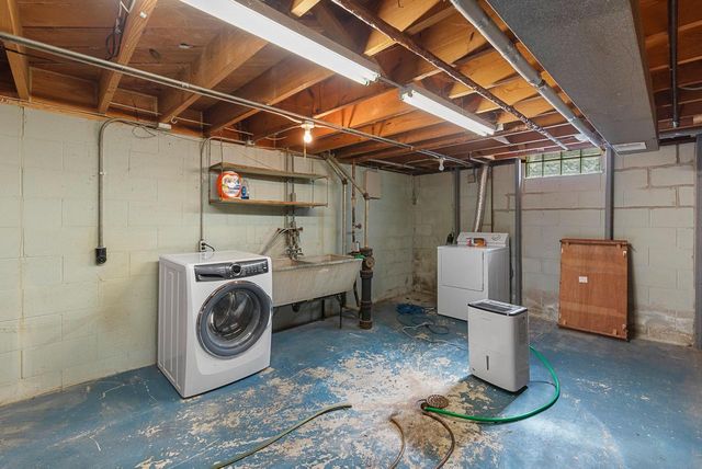 9313 W Clovernook STREET, Milwaukee, WI 53224