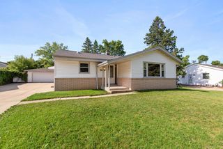 9313 W Clovernook STREET, Milwaukee, WI 53224