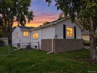 1754 Beechmont Street, Keego Harbor, MI 48320