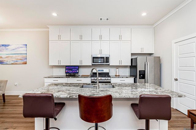 9558 Creekview Dr, Baton Rouge, LA 70836