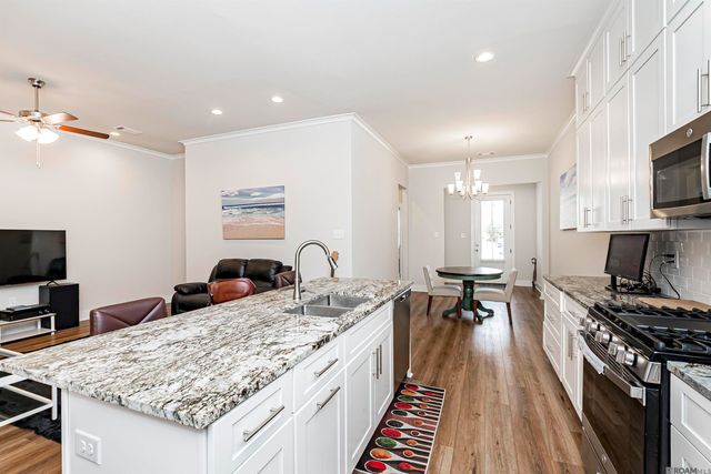 9558 Creekview Dr, Baton Rouge, LA 70836