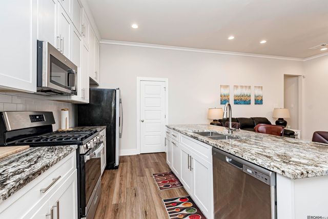 9558 Creekview Dr, Baton Rouge, LA 70836