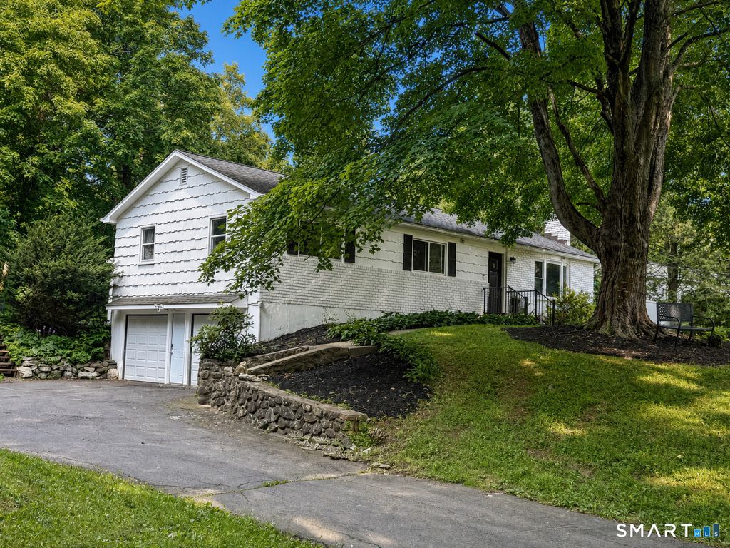 208 Strongtown Road, Southbury, CT 06488