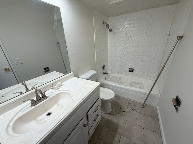 2300 N Harlem Avenue 303, Elmwood Park, IL 60707