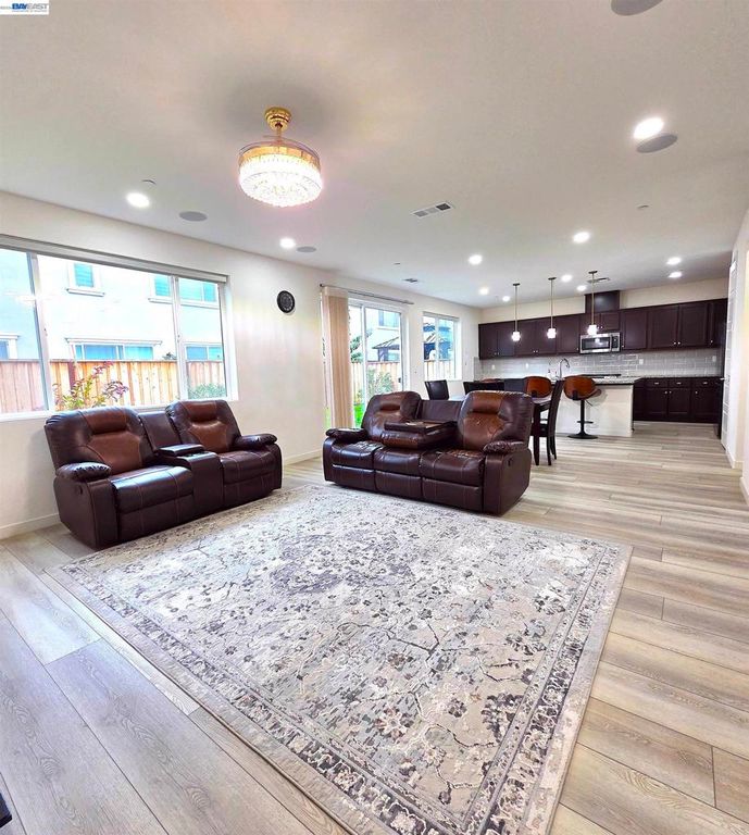 Image 1 of property listing at 5390 Shenandoah Valley Ln, Antioch, CA 94531