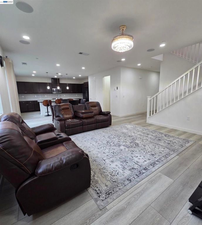 Image 2 of property listing at 5390 Shenandoah Valley Ln, Antioch, CA 94531