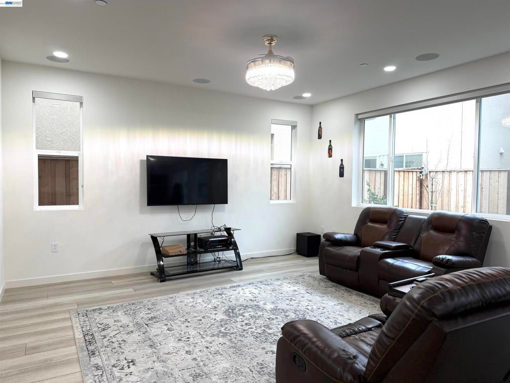 Image 4 of property listing at 5390 Shenandoah Valley Ln, Antioch, CA 94531