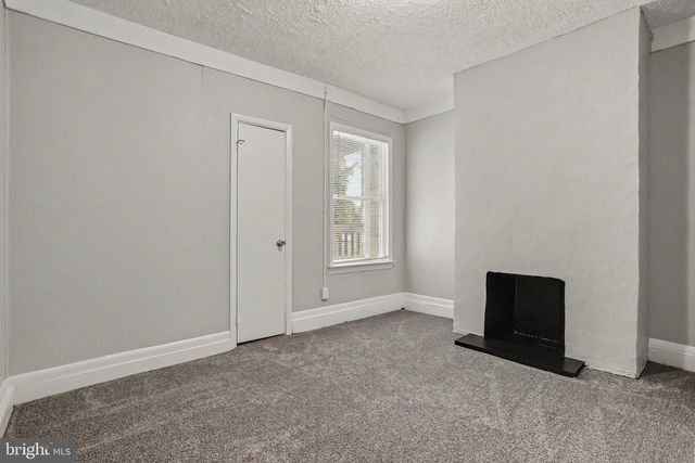 19 S YORK ST, Etters, PA 17319